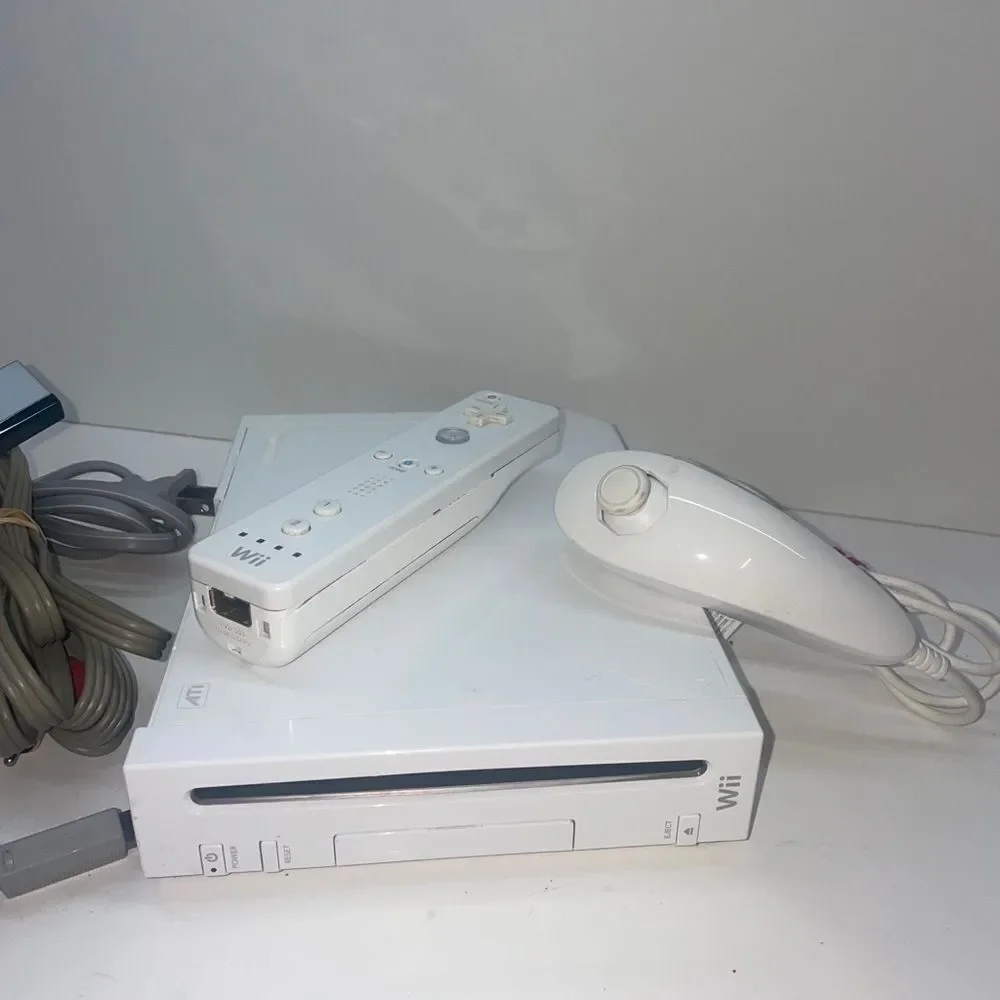 Nintendo Wii White Console RVL-001 Game Cube Compatible Bundle w/ 1 Controller‎
